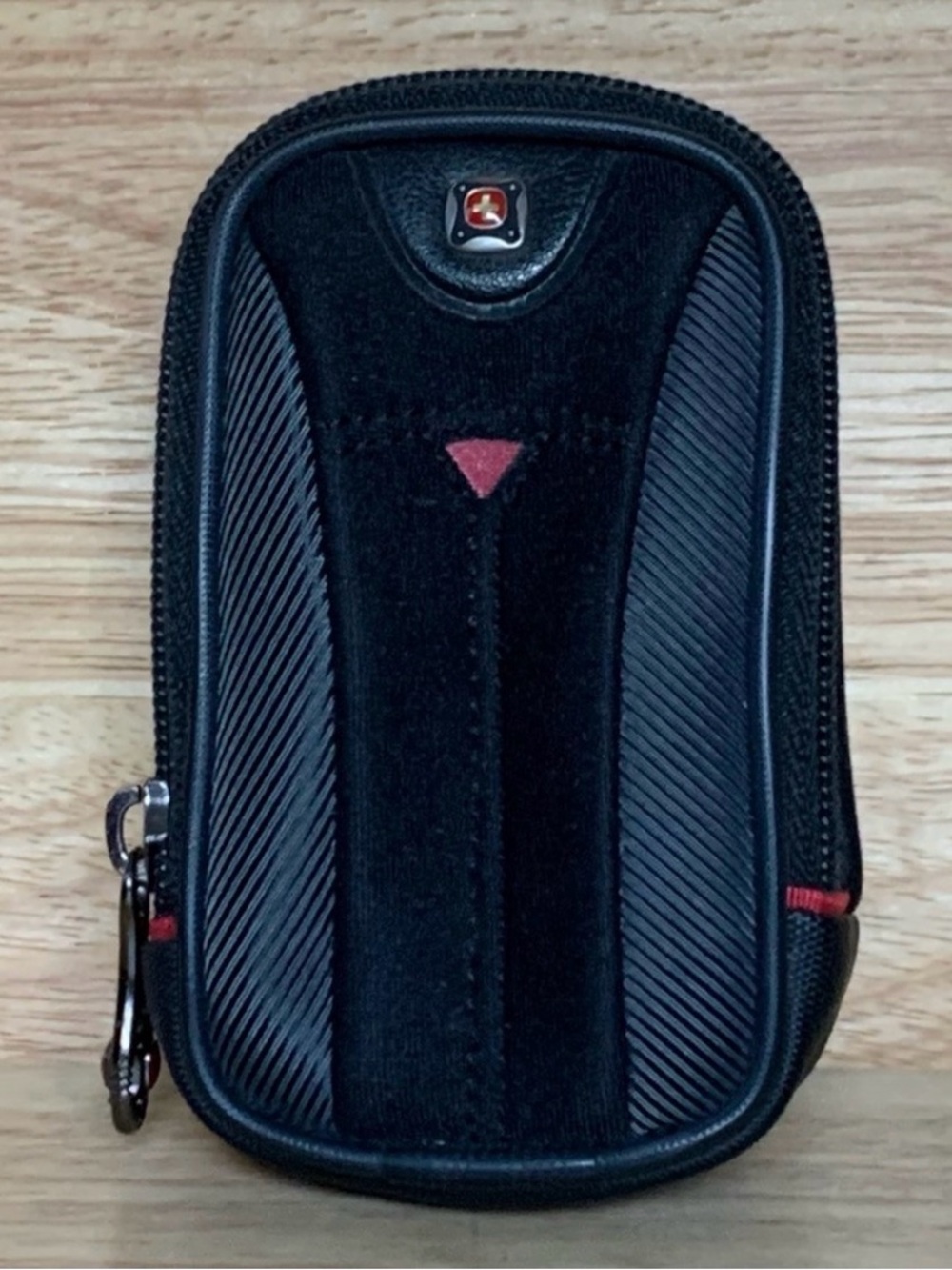 SwissGear Small Black Neoprene Zip Top Camera Case